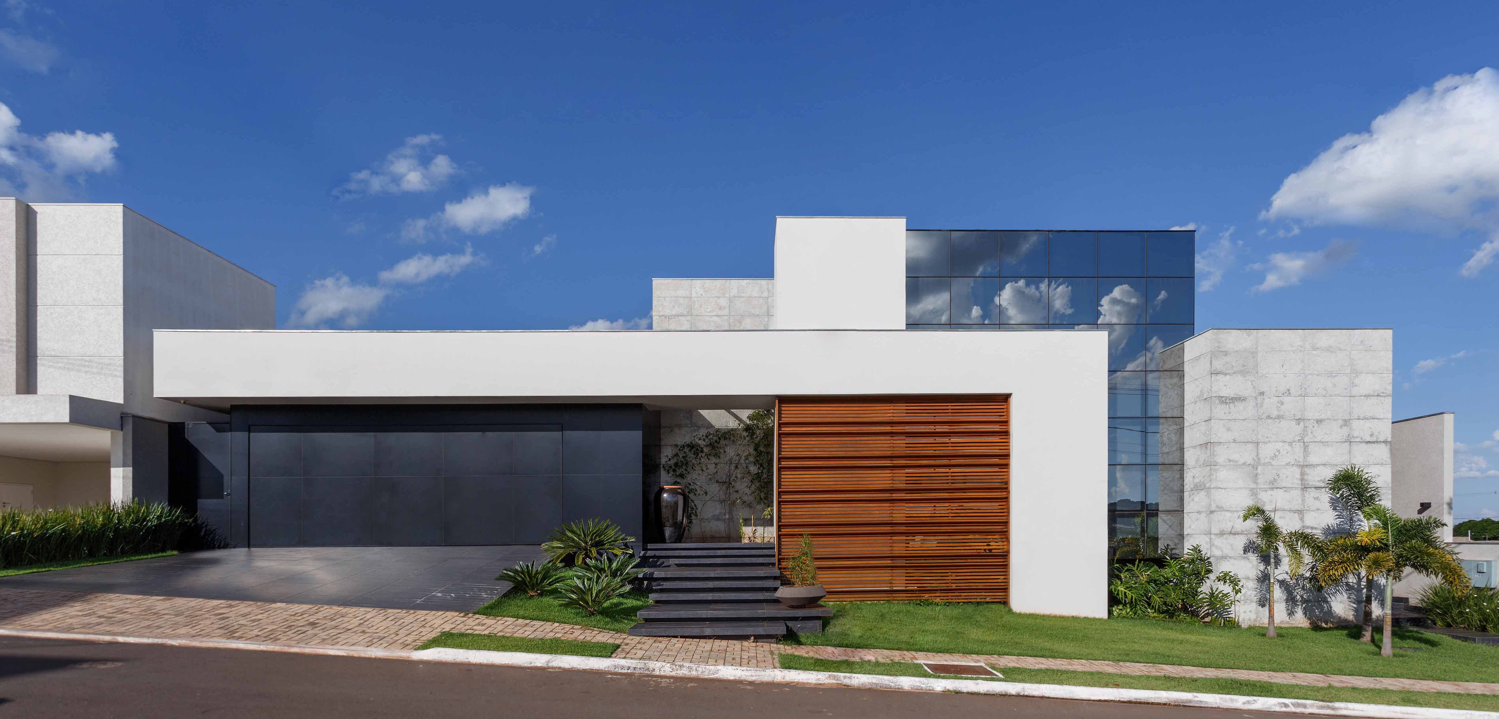 CASA MONTBLANC POR OPHICINA ARQUITETURA