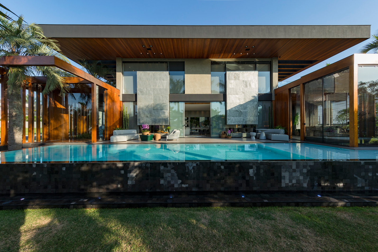 CASA METÁLICA POR JULIANA MEDA ARQUITETURA